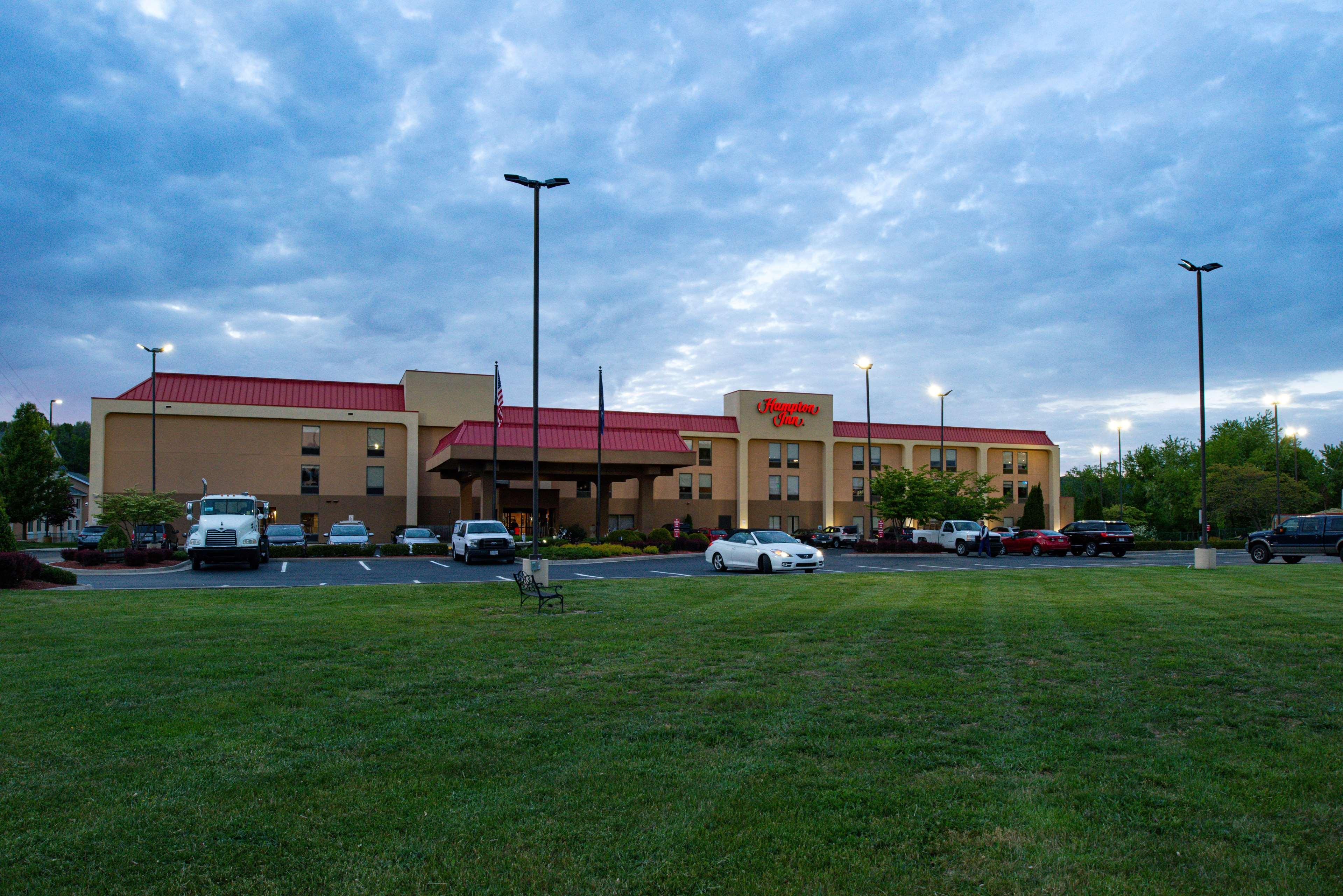 Hampton Inn Wytheville Exterior photo